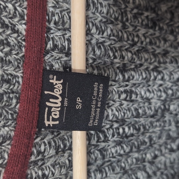 Vintage style toggle button knit cardigan - Picture 4 of 4